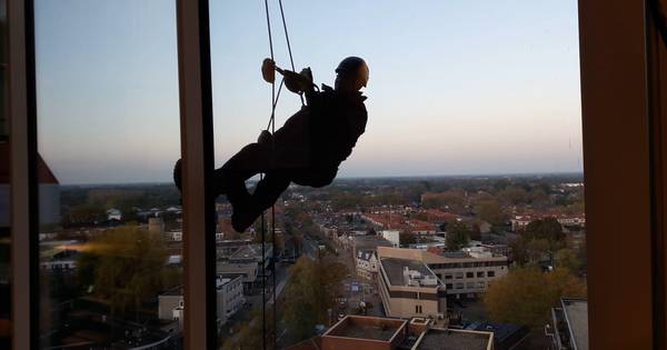 @michaelsijbom Ook zo soepel! ;-) altijd leuk abseilen...