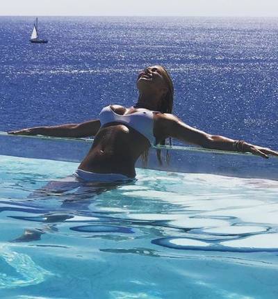 Zonaanbidder Estelle is gelukkig en Froukjes schaamteloze selfie