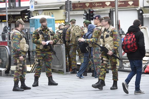 Drie Scholen Ontruimd Na Bommelding Antwerpen In De Buurt Hln
