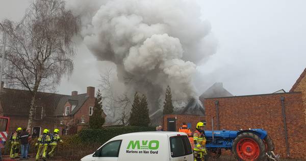 Schuur in brand bij woning in Maasbommel | West Maas en Waal - De Gelderlander