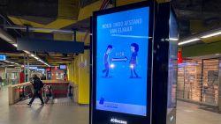 LIVE. Nationale Veiligheidsraad buigt zich over trouwfeesten - Meer dan 100.000 doden in Europa - Bedrijven testen automatisch afstandsmetertje