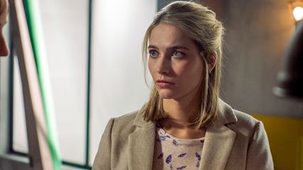 63. Lisa uit haar onzekerheden over haar verlegenheid tegen Mikhel