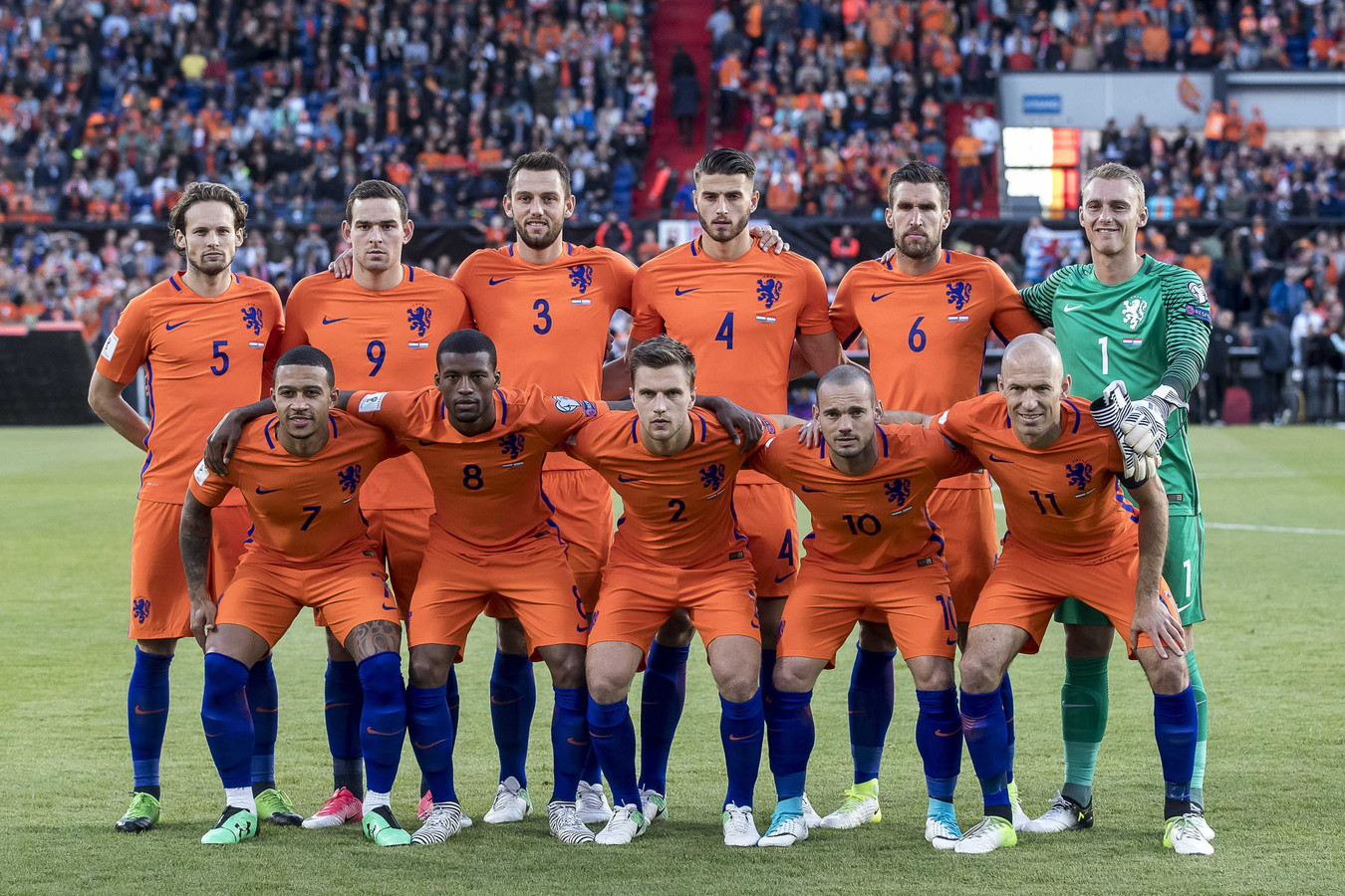 Janssen bewijst dat hij de spits van Oranje is | Foto | AD.nl