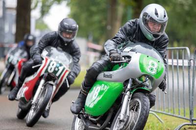 25e editie Classic Races Veenendaal: stokoude motoren op nat asfalt