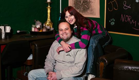 ‘In een vrij weekend ben ik de queen die in de zetel naar series kijkt. Sander kan dat niet’