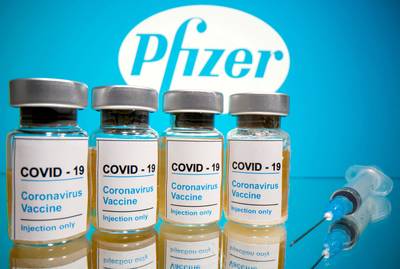 Pfizer entame les vols cargo pour distribuer les vaccins à travers le monde