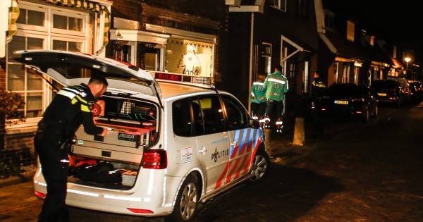 Eigenaar restaurant gewond na overval in Dordt, politie zoekt twee mannen.