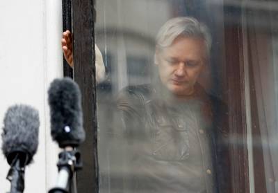 Ecuador trekt stekker uit internetverbinding Julian Assange