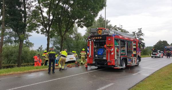 Automobilist zwaargewond bij ongeval op Kapitteldijk in Persingen, verkeer tussen Beek en Leuth gest