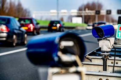 Onschendbare diplomaten scheuren er op los: drie keer zo vaak geflitst als in 2015