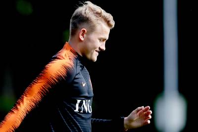 De Ligt niet in paniek na mislukt debuut: ‘Het seizoen telt meer dan vijftig wedstrijden’