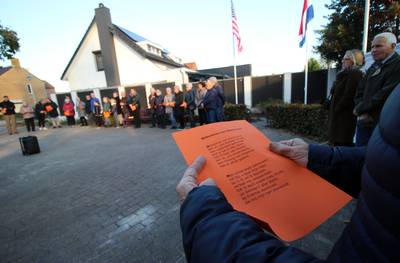 Zegse kinderen helpen bij herdenking