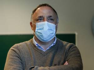 Van Ranst: “Si les chiffres ne baissent pas dans les douze jours, il ne restera plus que le lockdown”