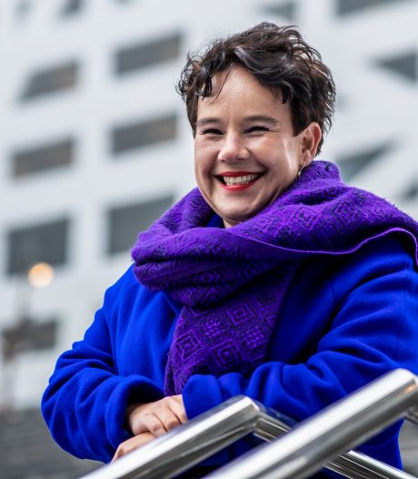 Een Bijzondere Avond In Het Stadhuis Dijksma Krijgt Ambtsketen Omgehangen Door Haar Man Nieuwe Burgemeester Utrecht Ad Nl