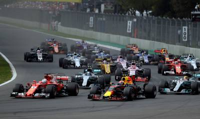 Wereldstart voor Verstappen in Mexico: in eerste bocht naar P1