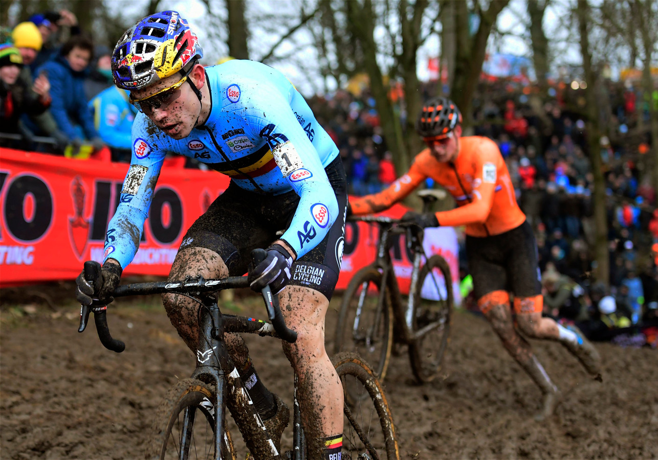 Ontketende Van Aert vermorzelt Van der Poel op WK | Foto ...