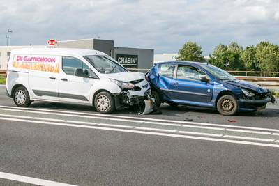 Anderhalf uur vertraging door kop-staartbotsing op A12 bij Arnhem