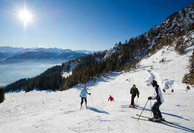 Lawine treft Zwitserse piste: slachtoffer in levensgevaar, meerdere vermisten