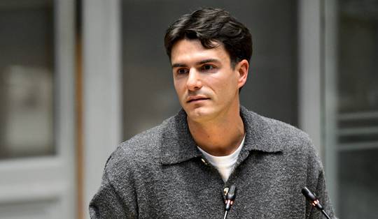 ‘Er is normvervaging’: Conner Rousseaus ‘mojo-man’ is lang niet de enige partijmedewerker op de loonlijst van het parlement