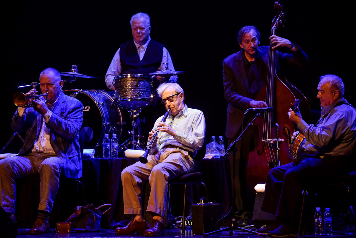 ‘Dwangmatig gewoontedier’ Woody Allen altijd jazz op maandag Het Parool