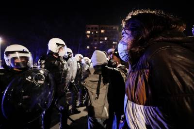 LIVE. Politie controleert identiteit betogers op Luikse brug - Premier Kroatië in quarantaine