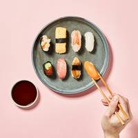 Met stokjes eten? Dankzij dit trucje kan iedereen het
