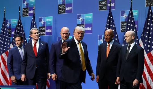 Trump noemt NAVO-top groot succes, ondanks eerdere kritiek: ‘Enorm veel liefde in de ruimte’ • ‘Geen valse noten te noteren’ zegt De Wever