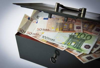 ‘Gewone mensen’ stelen 
80.000 euro in De Buit