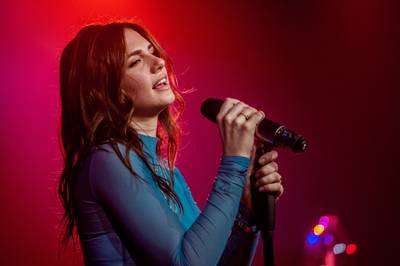 Nieuwe viral? Maan gaat keihard onderuit op de lange latten