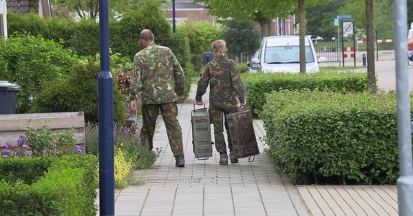 Vader en zoon weer vrij na vondst 'wapenmuseum' in Achterhoekse woning - Tubantia