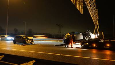 Vijf auto's botsen tegen elkaar op A73 bij Ewijk
