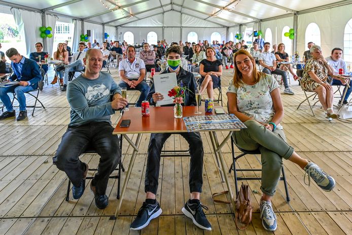 Diploma uitreiking is uniek moment in het leven; dat moet Scholen pakken uit met alternatieve diploma uitreikingen