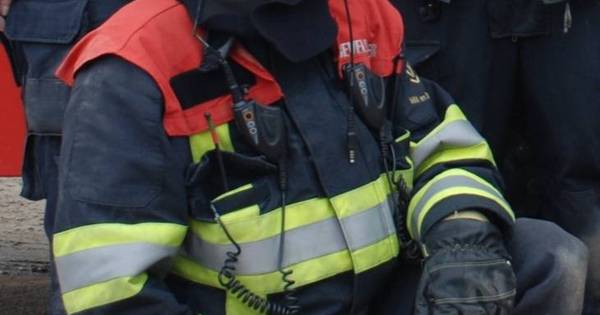 Samen kijken naar een woningbrand in Mill | Mill en St. Hubert - De Gelderlander