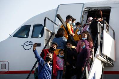 Twaalf jongeren uit vluchtelingenkamp Moria komen in België aan