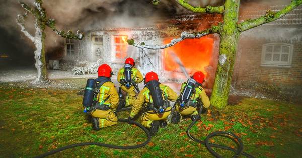 Varkensboer redt buurtbewoner uit brandende boerderij in Riethoven: 'We zagen Albert liggen, zowat b