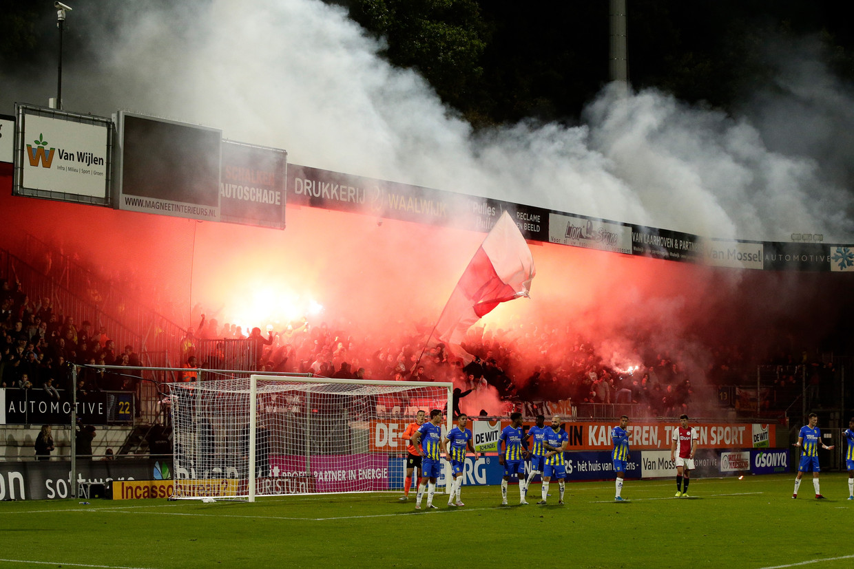 Ajax maakt er een potje van in Waalwijk | Het Parool