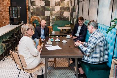 Bastiaansen Modestad opent de deuren weer na bezoek van burgemeester Depla en wethouder Adank