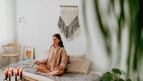 Waarom een goede ochtendroutine zo belangrijk is en tips om beter uit bed te geraken