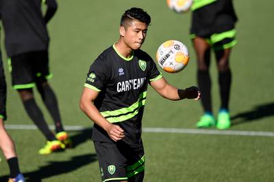 Yuning Zhang scoort beauty in eerste wedstrijd voor ADO