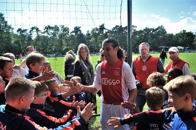 Ali B steelt de show met Lucky Ajax in Heelsum