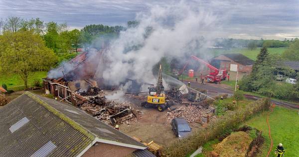 Drama voor gezin in Heukelom: woonboerderij ingestort na grote brand, Intents-dj is alles kwijt - BD