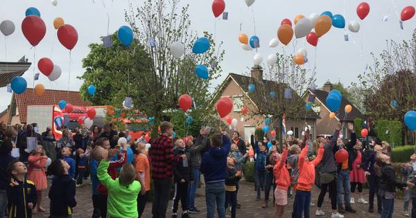 Aubade luidt Koningsdag in Genderen traditiegetrouw in