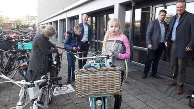 Deze fietsende scholieren meten de luchtkwaliteit in Ede