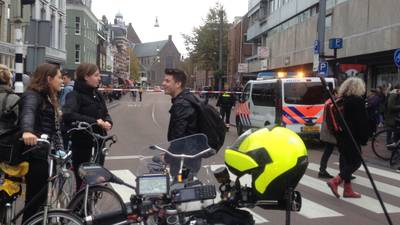 Directeur: scholen kregen identieke bommelding via opname