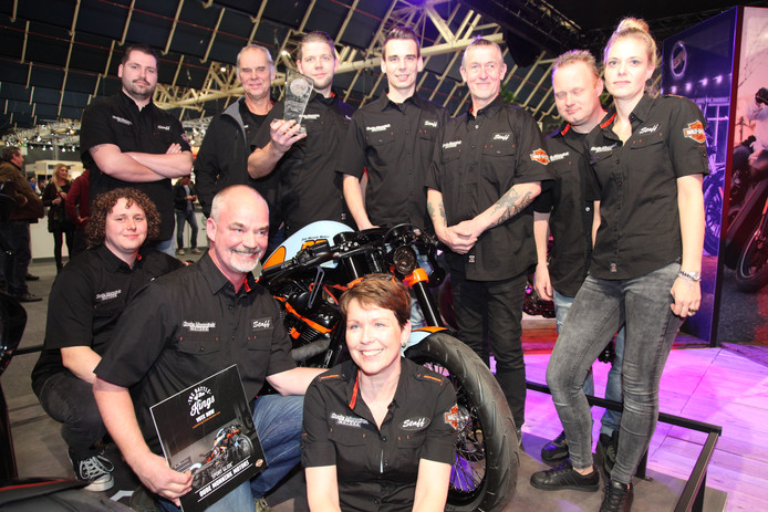 Team van Oude Monnink Motors uit Borne wint eerste prijs op Motorbeurs Utrecht