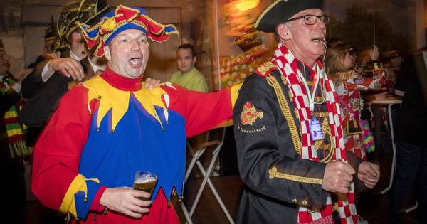 Opwarmersbal opent carnaval in Ut Zwammegat