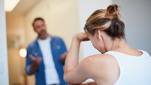 Gaslighting: wat doe je als je partner je subtiel manipuleert? “Uitspraken als ‘jij bent gek’ of ‘jij bent overgevoelig’ zijn typisch”