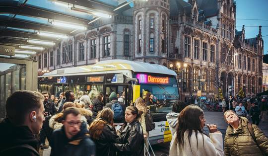 ‘De schoolbus lokt in het weekend minder reizigers’, en dus wordt de lijn geschrapt: ‘Dat slaat toch nergens op?’