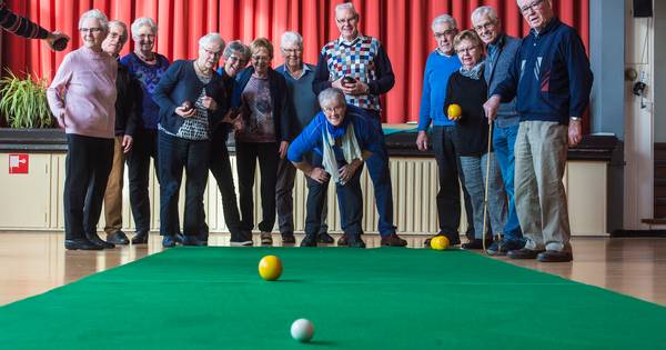 Ouderen in Genderen ontdekken koersbal: 'Je hebt het gewicht aan de verkeerde kant' - BD.nl