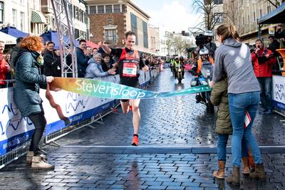 Van der Wielen kroont zich met derde zege tot ‘Mister Stevensloop’